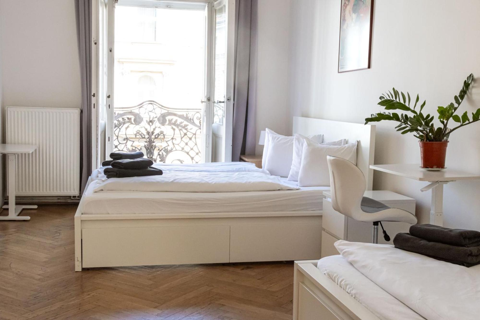 Apartments In Mala Strana - 10 Minutes From Charles Bridge Praga Exterior foto