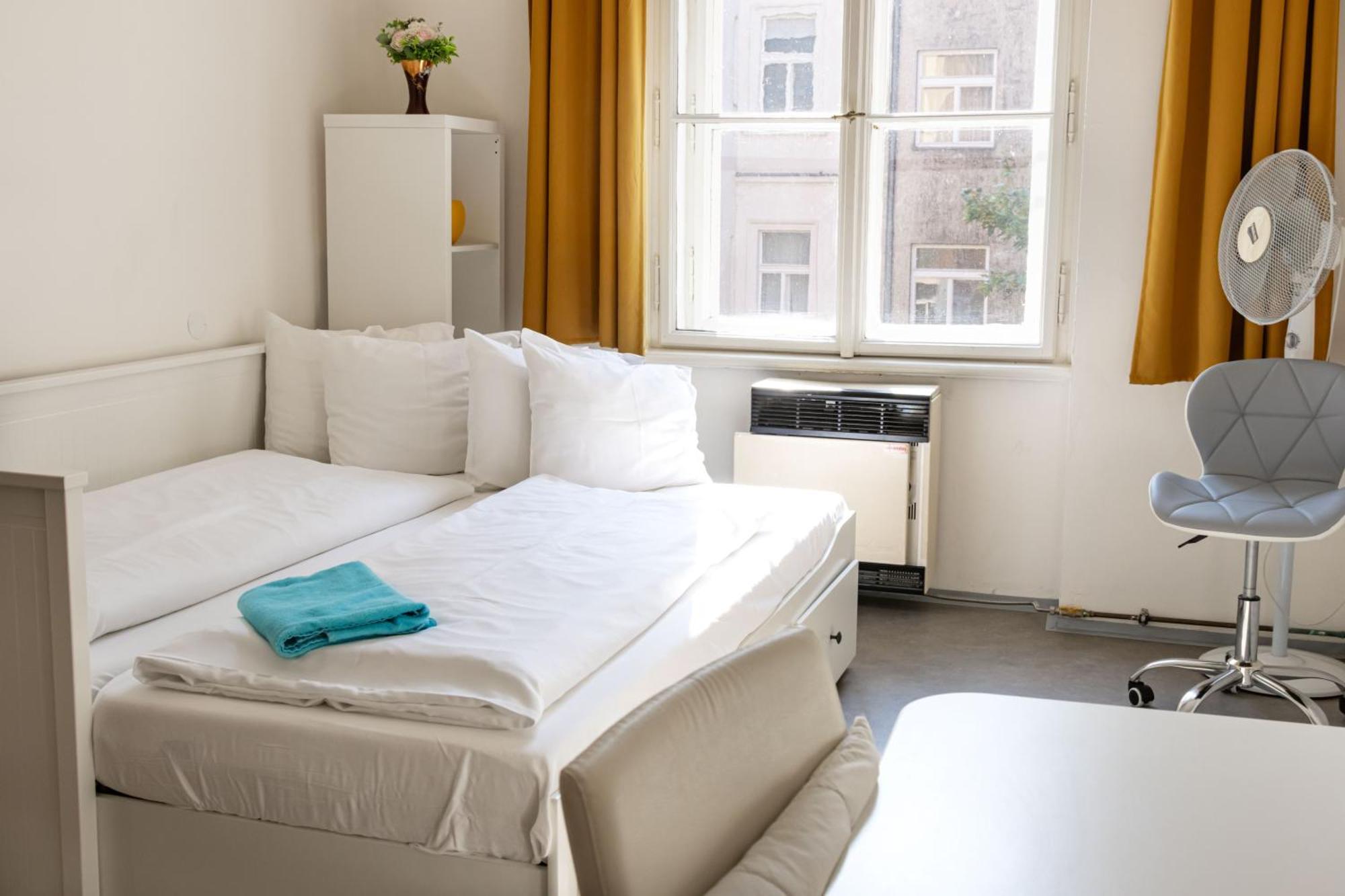 Apartments In Mala Strana - 10 Minutes From Charles Bridge Praga Exterior foto