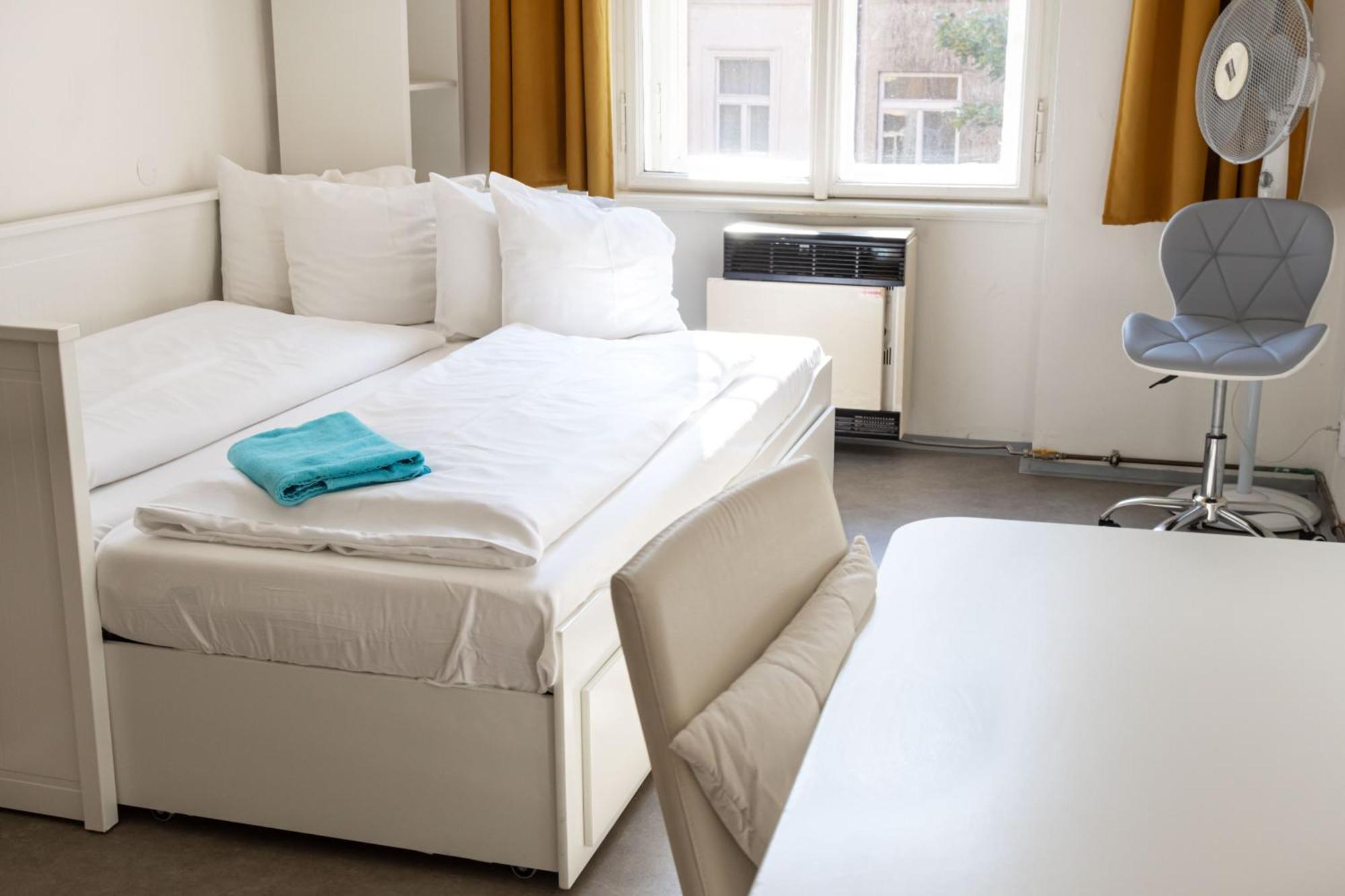 Apartments In Mala Strana - 10 Minutes From Charles Bridge Praga Exterior foto