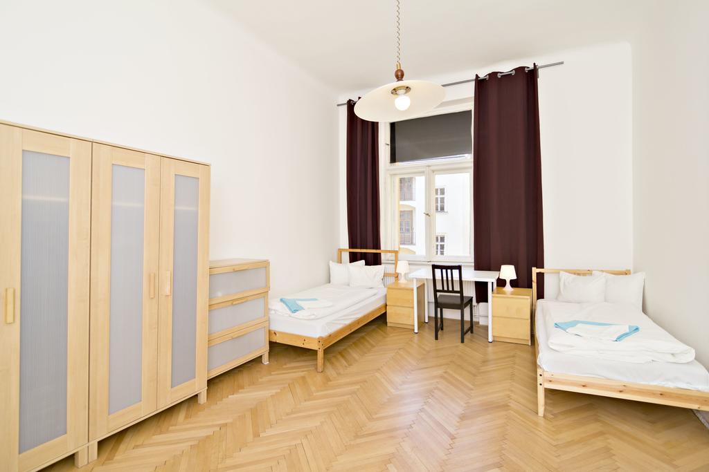 Apartments In Mala Strana - 10 Minutes From Charles Bridge Praga Quarto foto